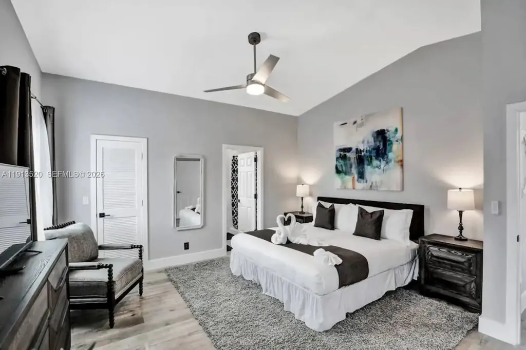1025 N Southlake Drive Hollywood FL 33019