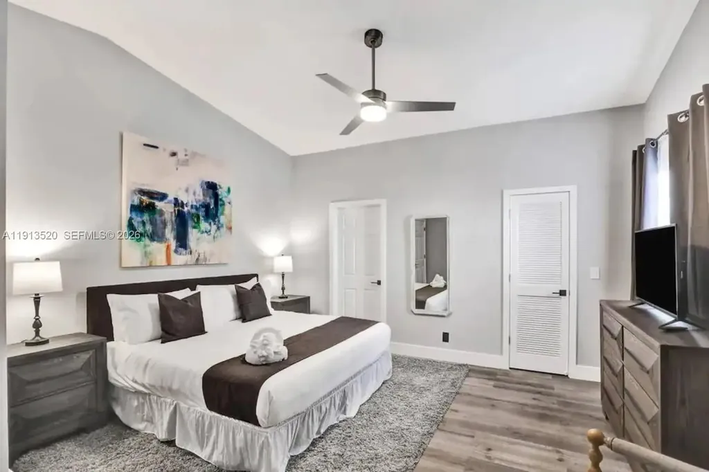 1025 N Southlake Drive Hollywood FL 33019