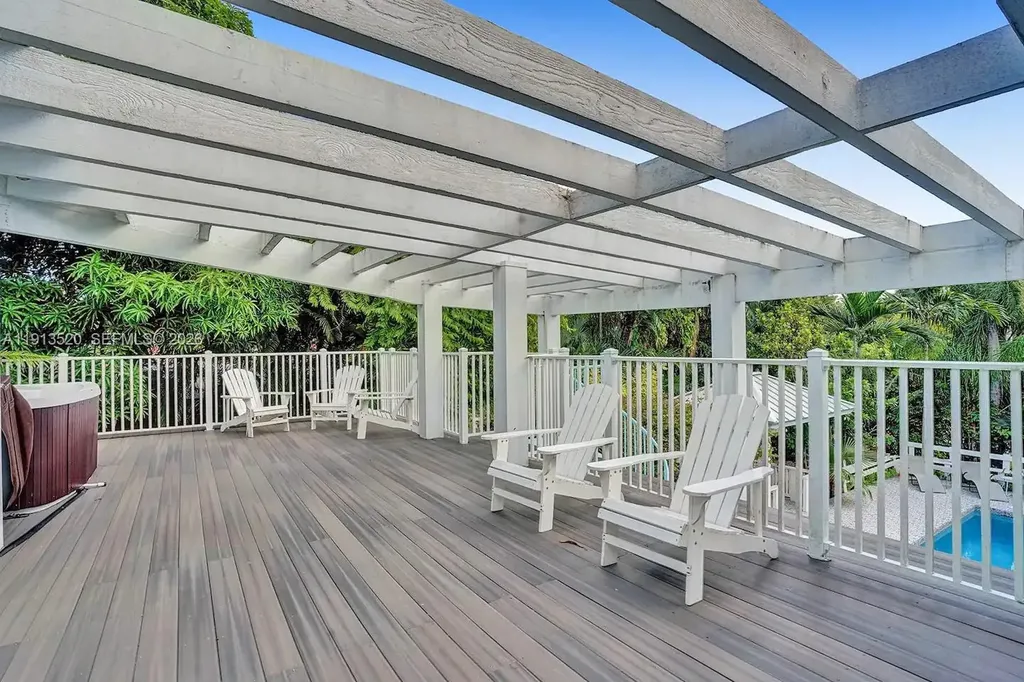 1025 N Southlake Drive Hollywood FL 33019