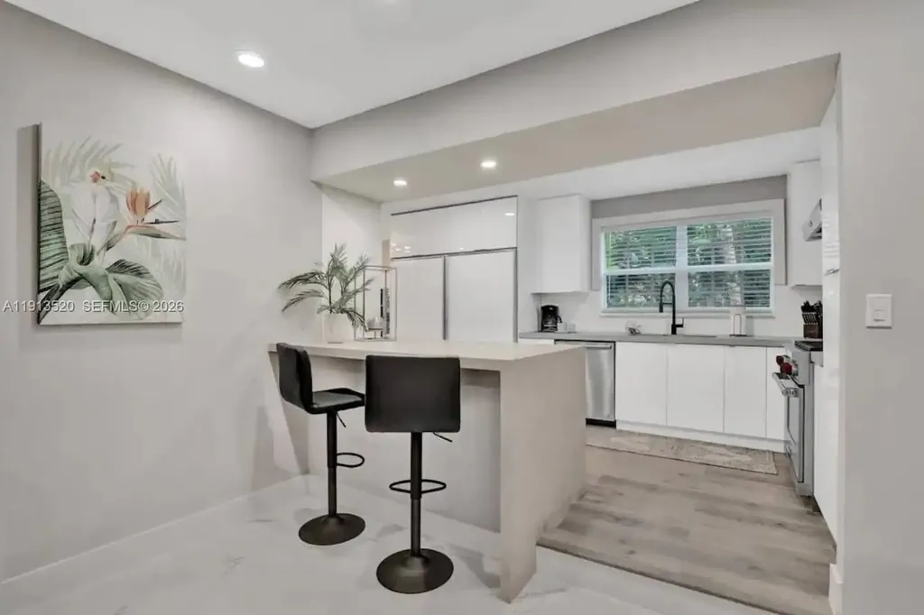 1025 N Southlake Drive Hollywood FL 33019