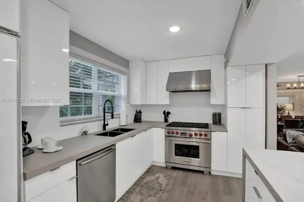 1025 N Southlake Drive Hollywood FL 33019
