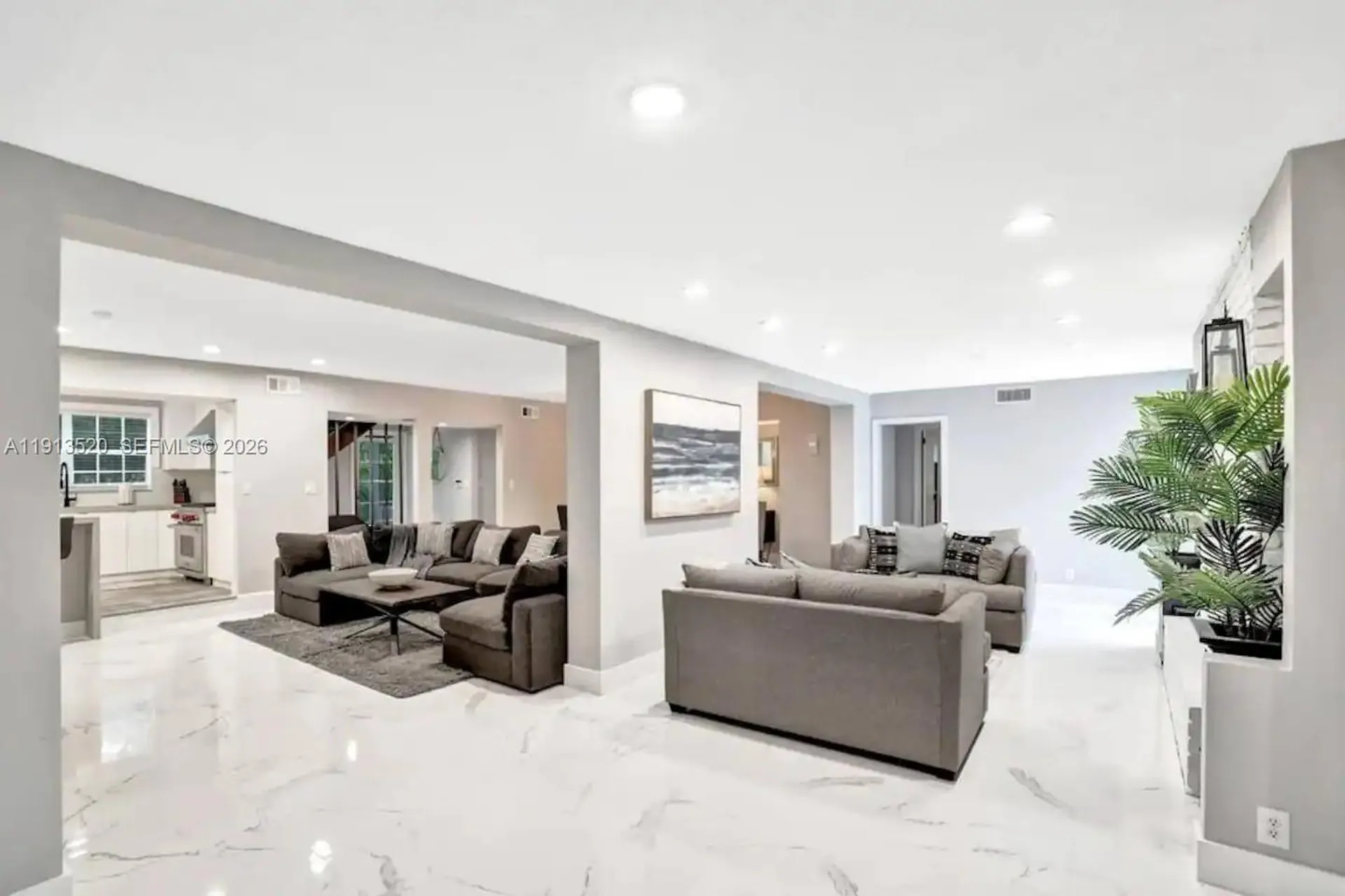 1025 N Southlake Drive Hollywood FL 33019