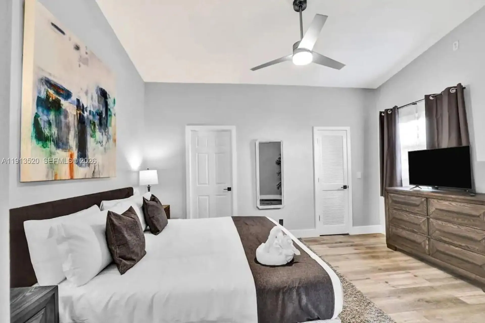 1025 N Southlake Drive Hollywood FL 33019