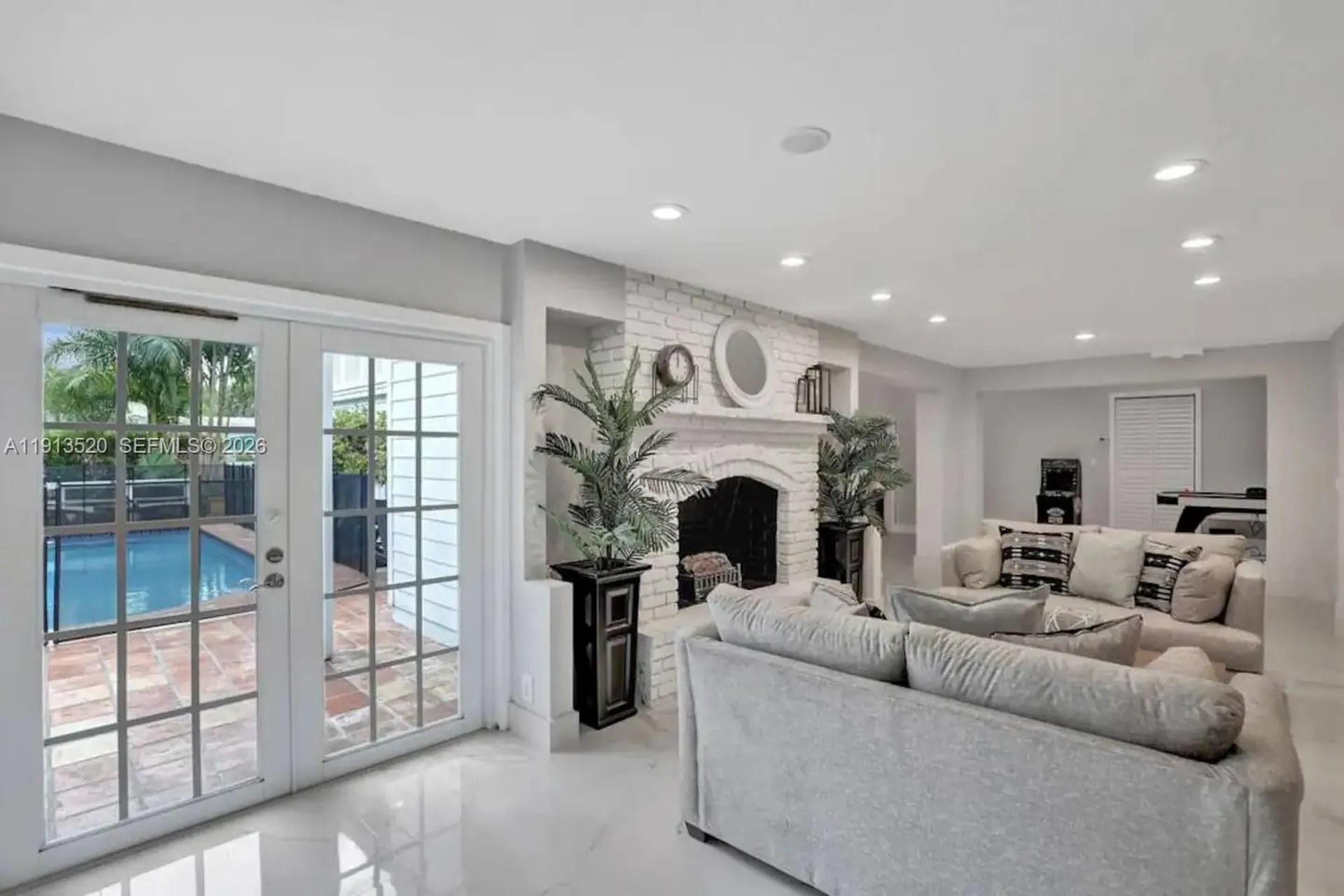 1025 N Southlake Drive Hollywood FL 33019