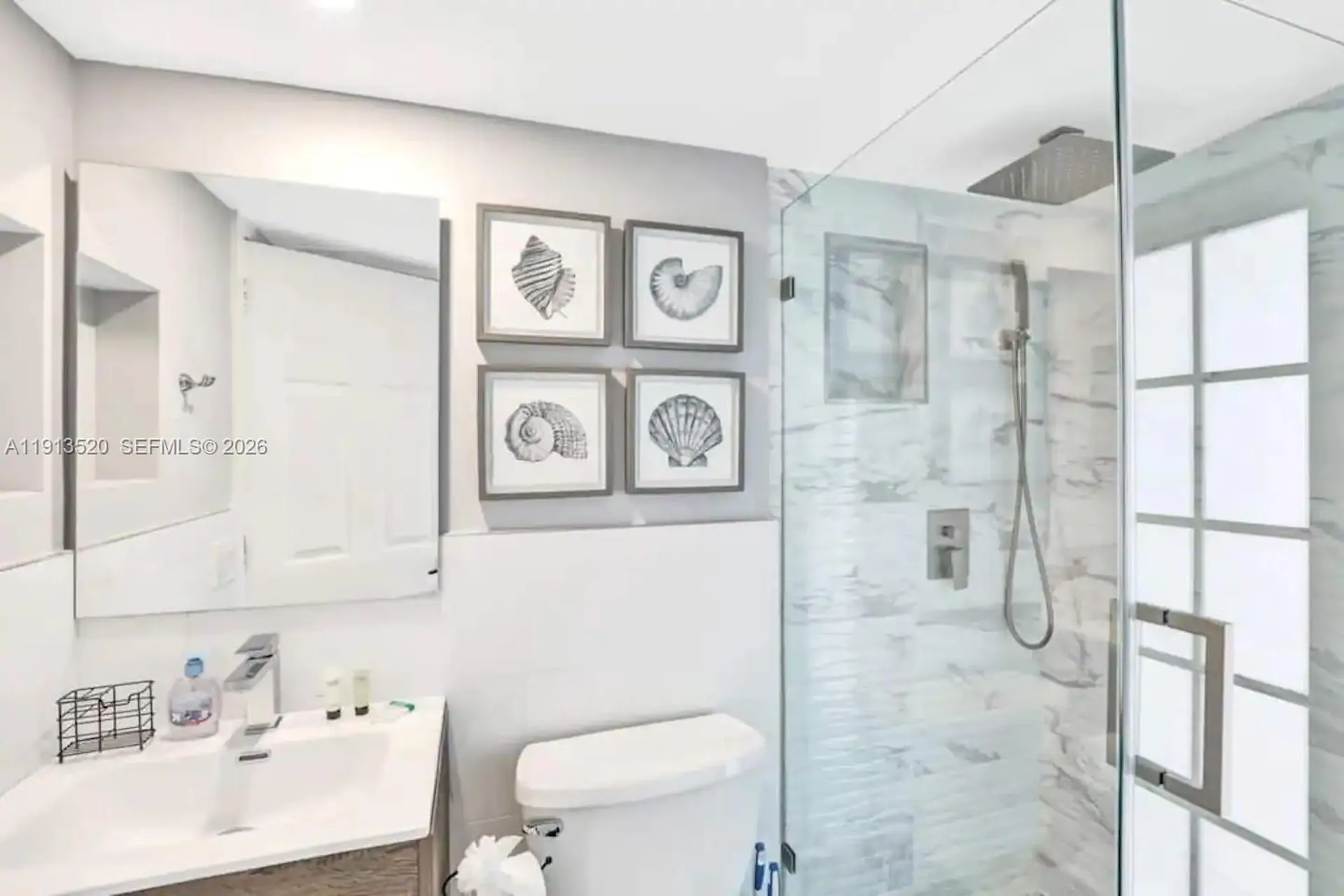1025 N Southlake Drive Hollywood FL 33019