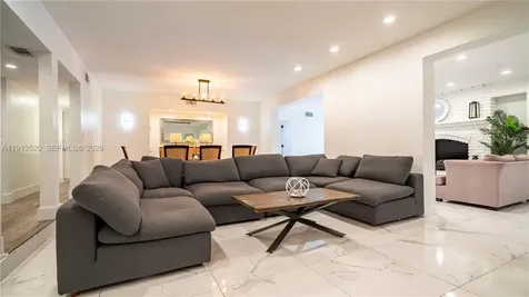 1025 N Southlake Drive Hollywood FL 33019