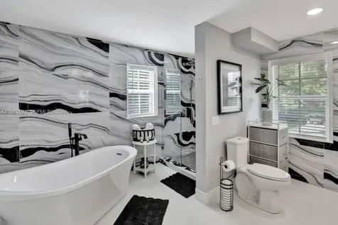 1025 N Southlake Drive Hollywood FL 33019