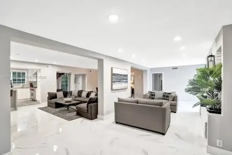 1025 N Southlake Drive Hollywood FL 33019