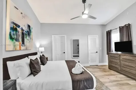 1025 N Southlake Drive Hollywood FL 33019