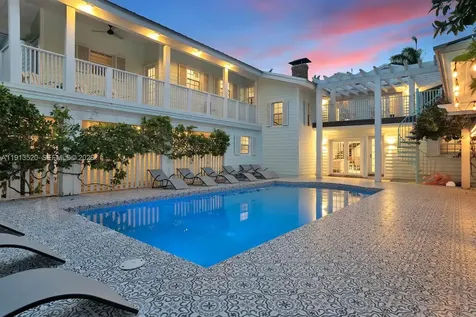 1025 N Southlake Drive Hollywood FL 33019