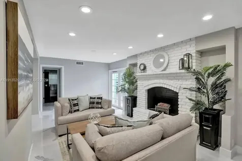 1025 N Southlake Drive Hollywood FL 33019