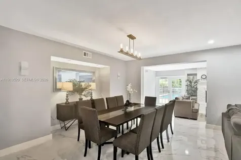 1025 N Southlake Drive Hollywood FL 33019