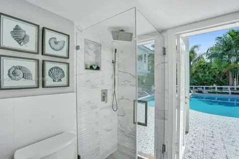 1025 N Southlake Drive Hollywood FL 33019
