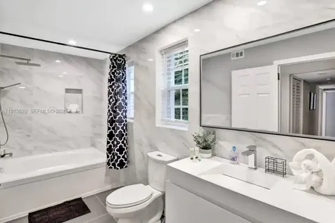 1025 N Southlake Drive Hollywood FL 33019
