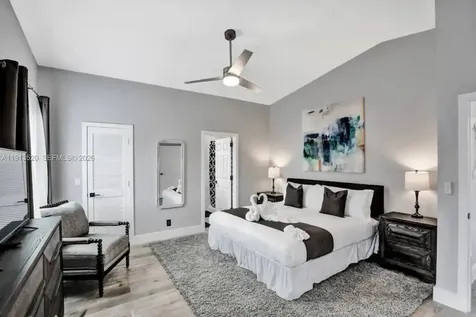 1025 N Southlake Drive Hollywood FL 33019