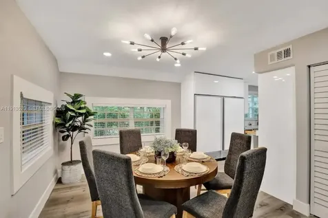 1025 N Southlake Drive Hollywood FL 33019