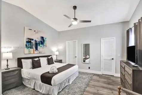 1025 N Southlake Drive Hollywood FL 33019
