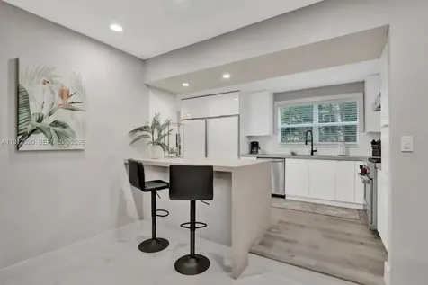 1025 N Southlake Drive Hollywood FL 33019