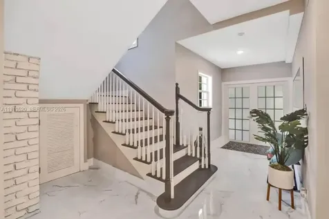 1025 N Southlake Drive Hollywood FL 33019