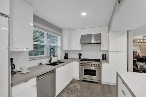 1025 N Southlake Drive Hollywood FL 33019