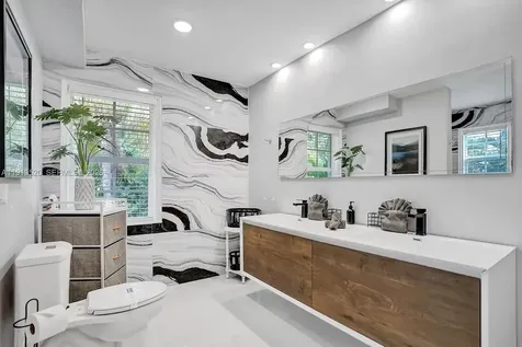 1025 N Southlake Drive Hollywood FL 33019