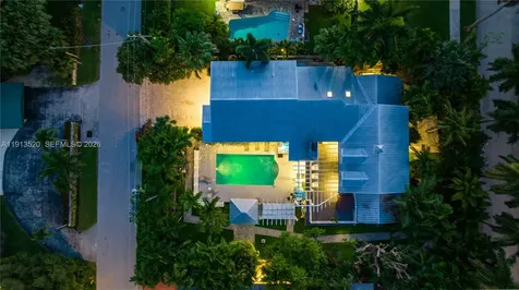 1025 N Southlake Drive Hollywood FL 33019