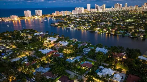 1025 N Southlake Drive Hollywood FL 33019