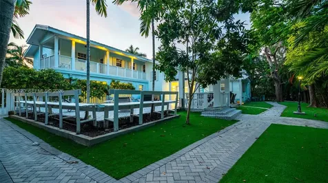 1025 N Southlake Drive Hollywood FL 33019