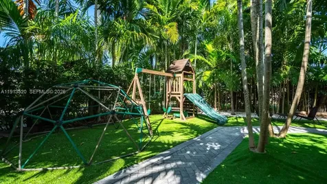 1025 N Southlake Drive Hollywood FL 33019