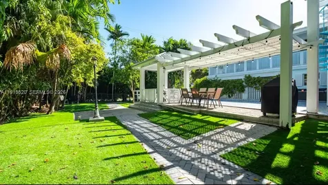 1025 N Southlake Drive Hollywood FL 33019