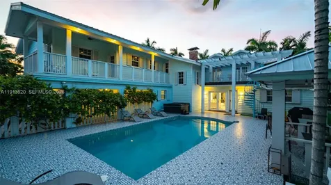 1025 N Southlake Drive Hollywood FL 33019