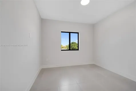 4313 E 8th Court Hialeah FL 33013