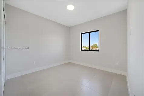 4313 E 8th Court Hialeah FL 33013