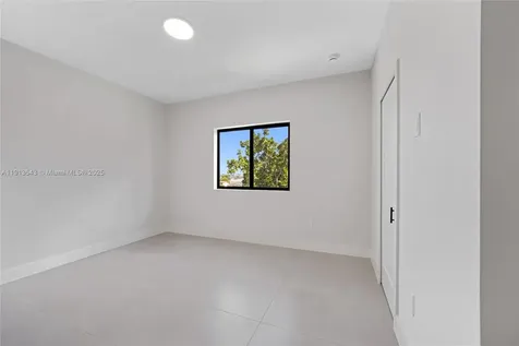 4313 E 8th Court Hialeah FL 33013