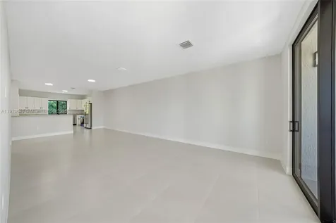 4313 E 8th Court Hialeah FL 33013