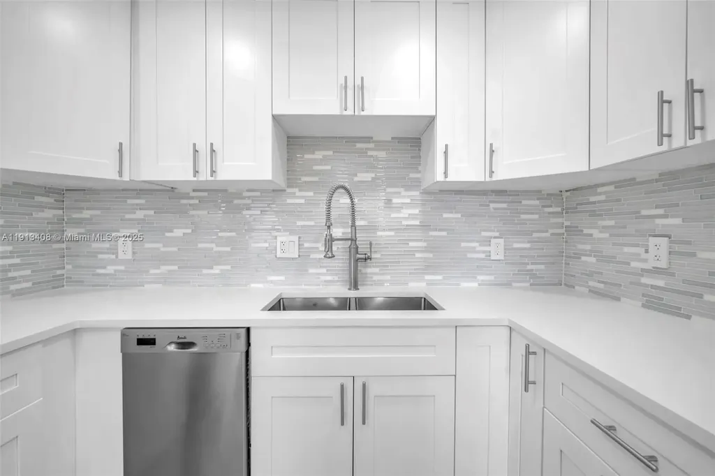 2048 Hythe C Boca Raton FL 33434