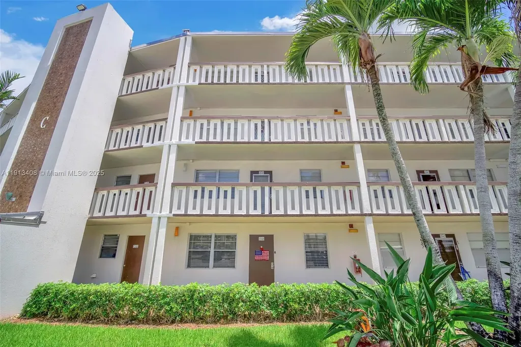 2048 Hythe C Boca Raton FL 33434