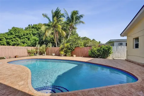 311 E 51st Street Hialeah FL 33013