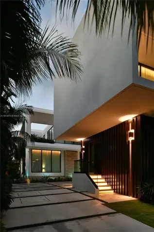 375 N Hibiscus Drive Miami Beach FL 33139