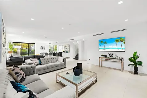 2572 NE 182nd Terrace North Miami Beach FL 33160