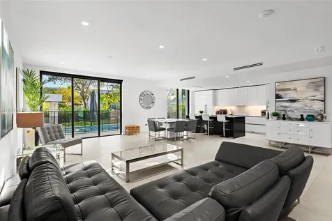 2572 NE 182nd Terrace North Miami Beach FL 33160