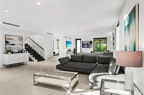 2572 NE 182nd Terrace North Miami Beach FL 33160