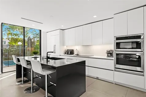 2572 NE 182nd Terrace North Miami Beach FL 33160