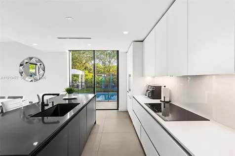 2572 NE 182nd Terrace North Miami Beach FL 33160