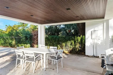 2572 NE 182nd Terrace North Miami Beach FL 33160