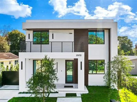 2572 NE 182nd Terrace North Miami Beach FL 33160
