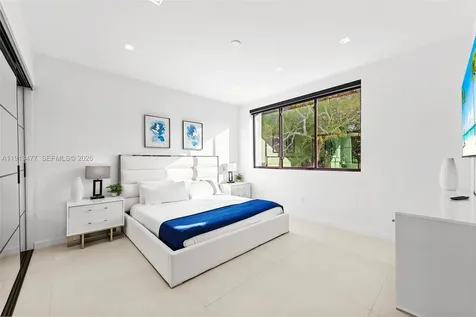 2572 NE 182nd Terrace North Miami Beach FL 33160