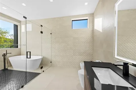 2572 NE 182nd Terrace North Miami Beach FL 33160