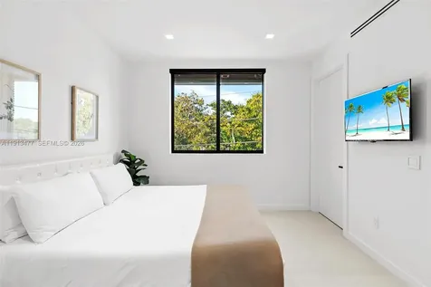 2572 NE 182nd Terrace North Miami Beach FL 33160