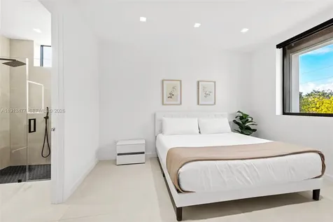 2572 NE 182nd Terrace North Miami Beach FL 33160